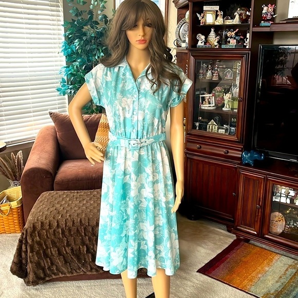 Vintage California Looks Belted Short-Sleeved Aqua White Sun Dress - Picture 2 of 13